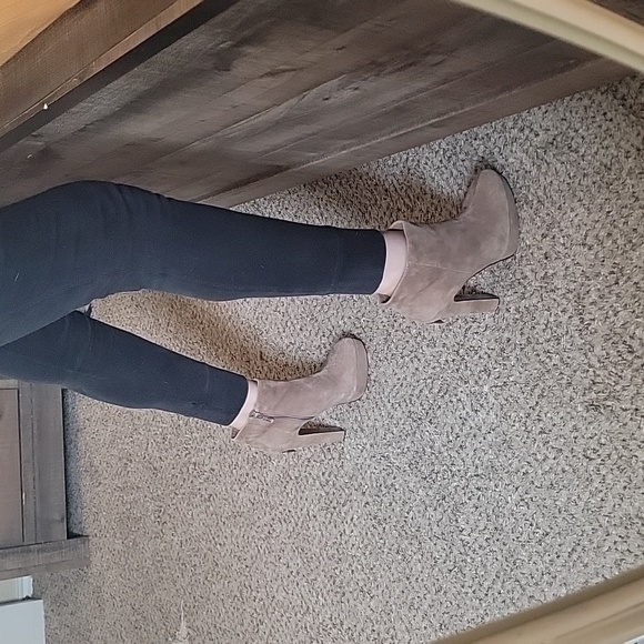 BCBGeneration Joesana Dark Spice Suede Zipper Bootie Sz 8 w/ box - Picture 8 of 11